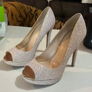 Qupid brand size 7 sparkle shoe